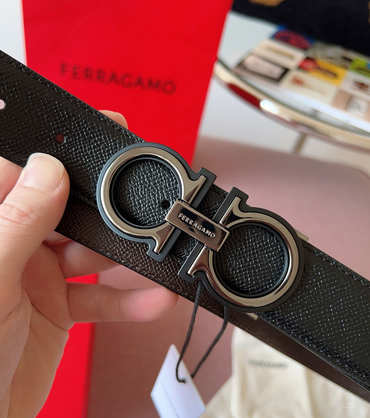 Reversible and adjustable Gancini belt