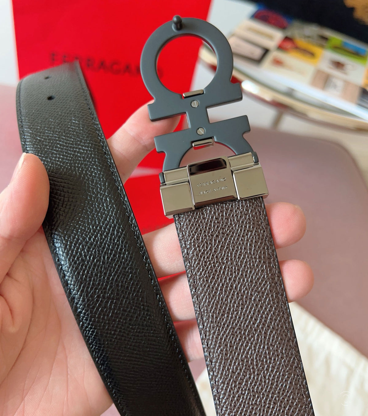 Reversible and adjustable Gancini belt