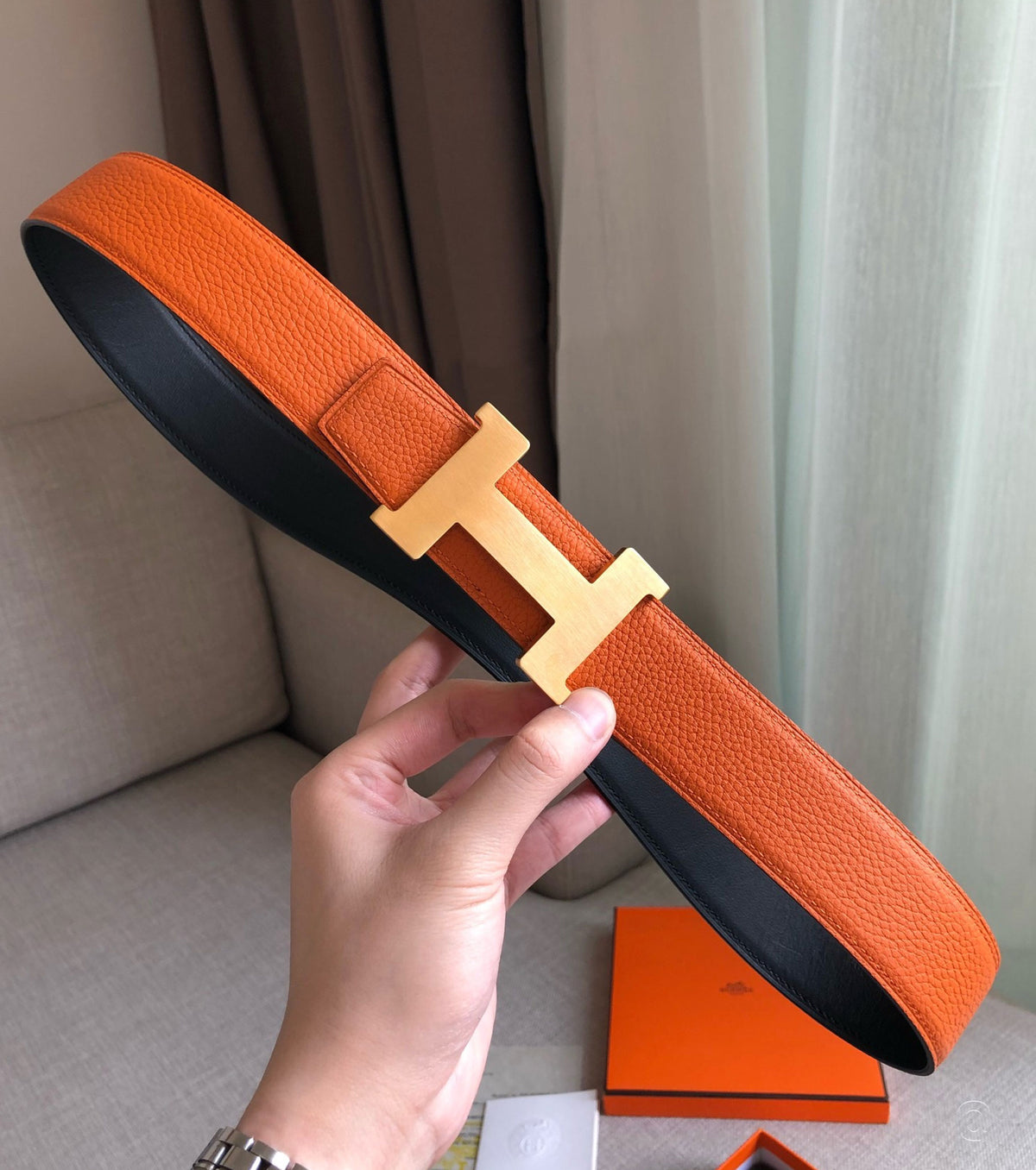 Reversible belt with H-shaped buckle
