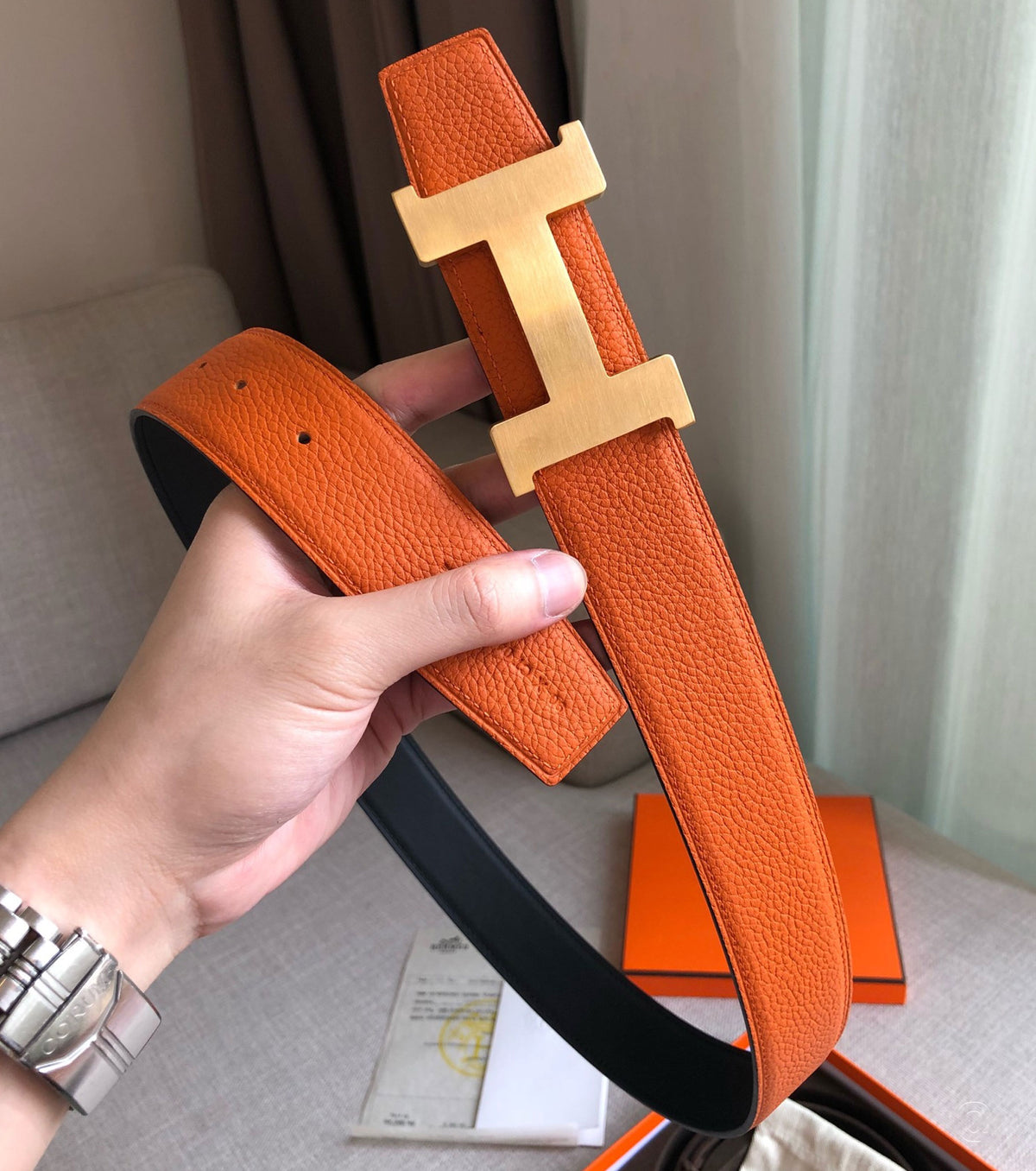 Reversible belt with H-shaped buckle