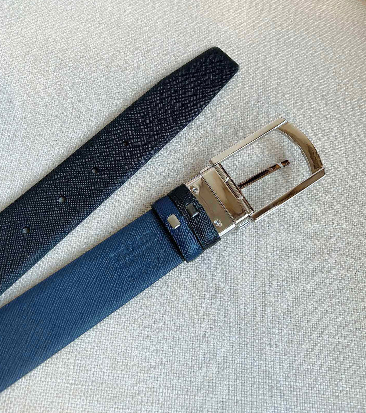 Rectangular buckle belt