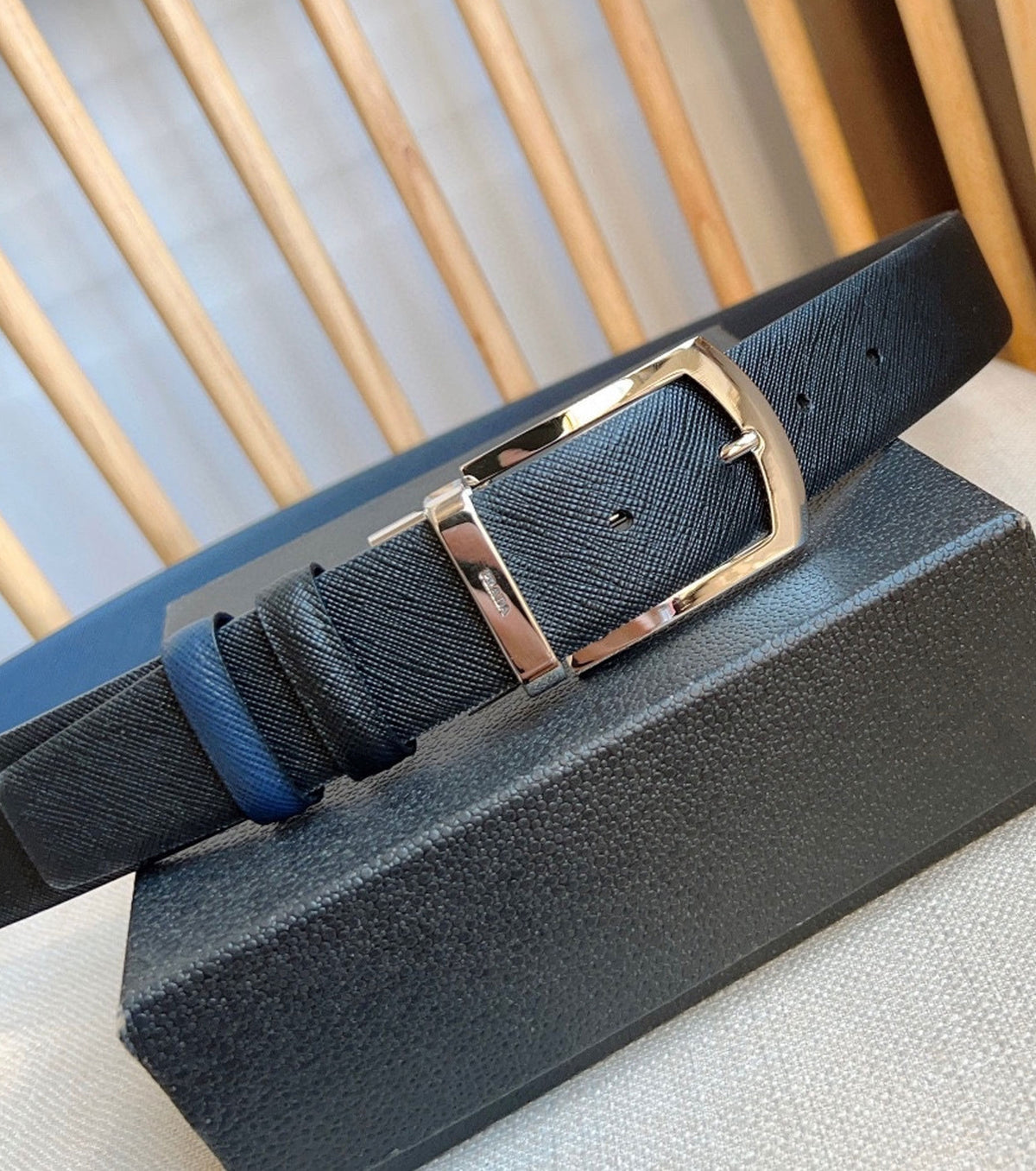 Rectangular buckle belt