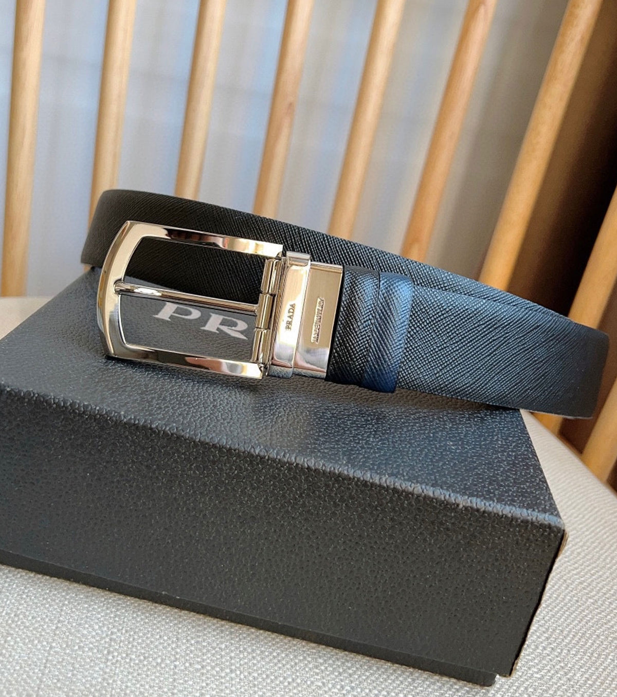 Rectangular buckle belt