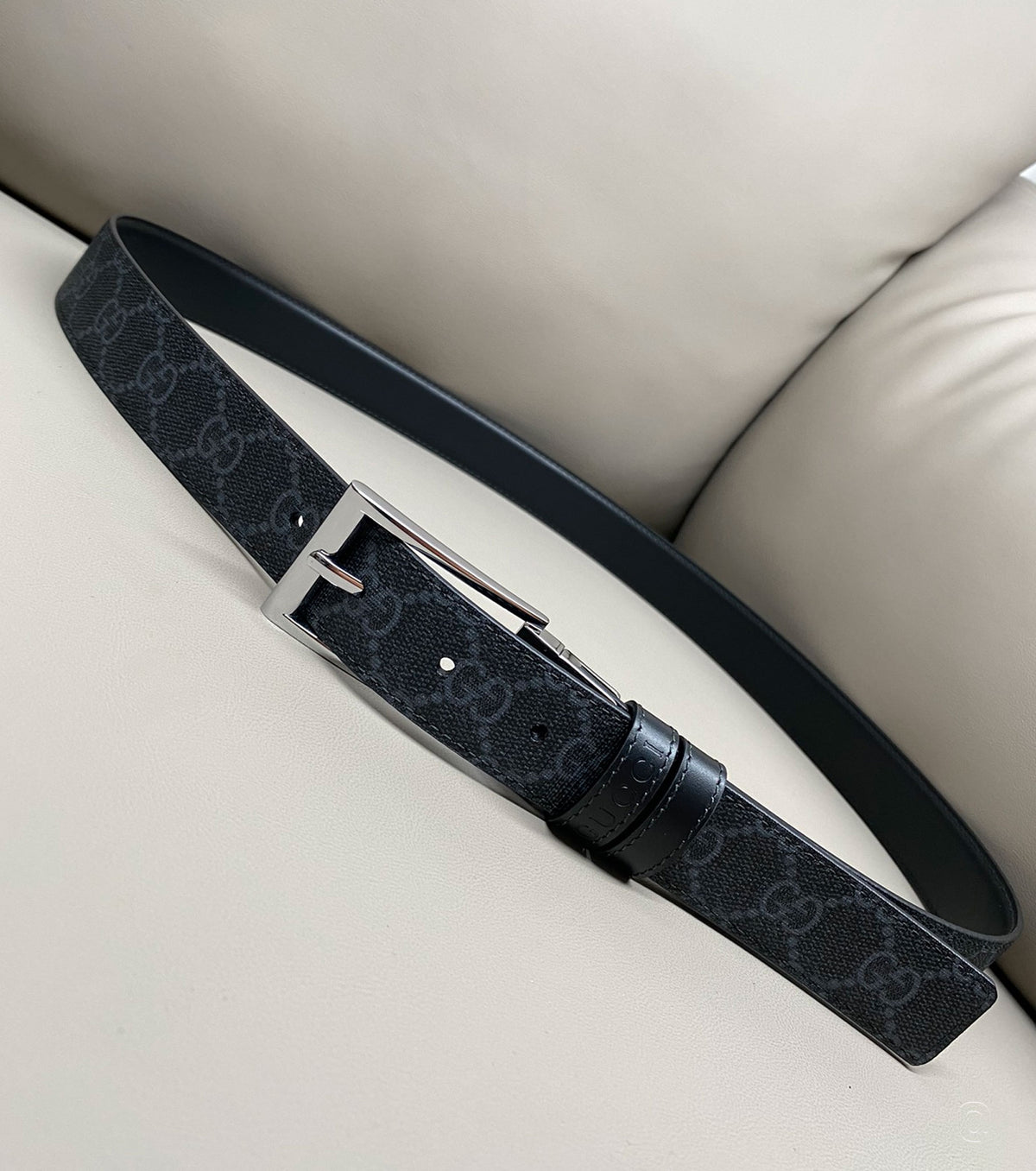 Reversible belt with rectangular buckle