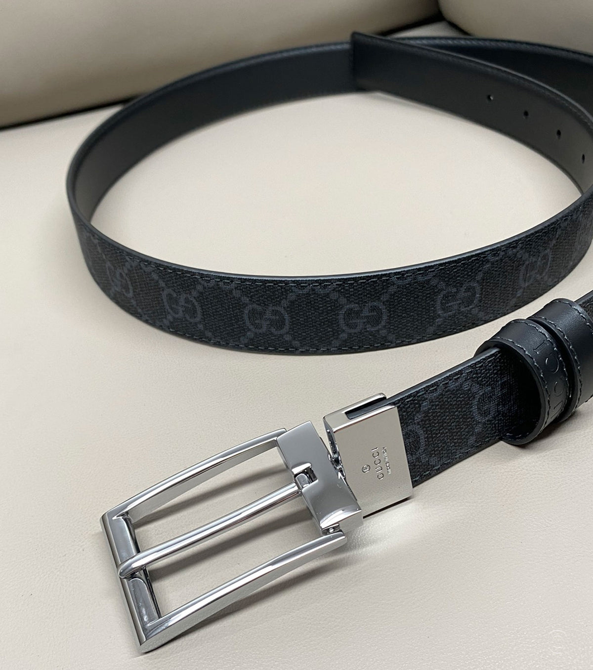 Reversible belt with rectangular buckle