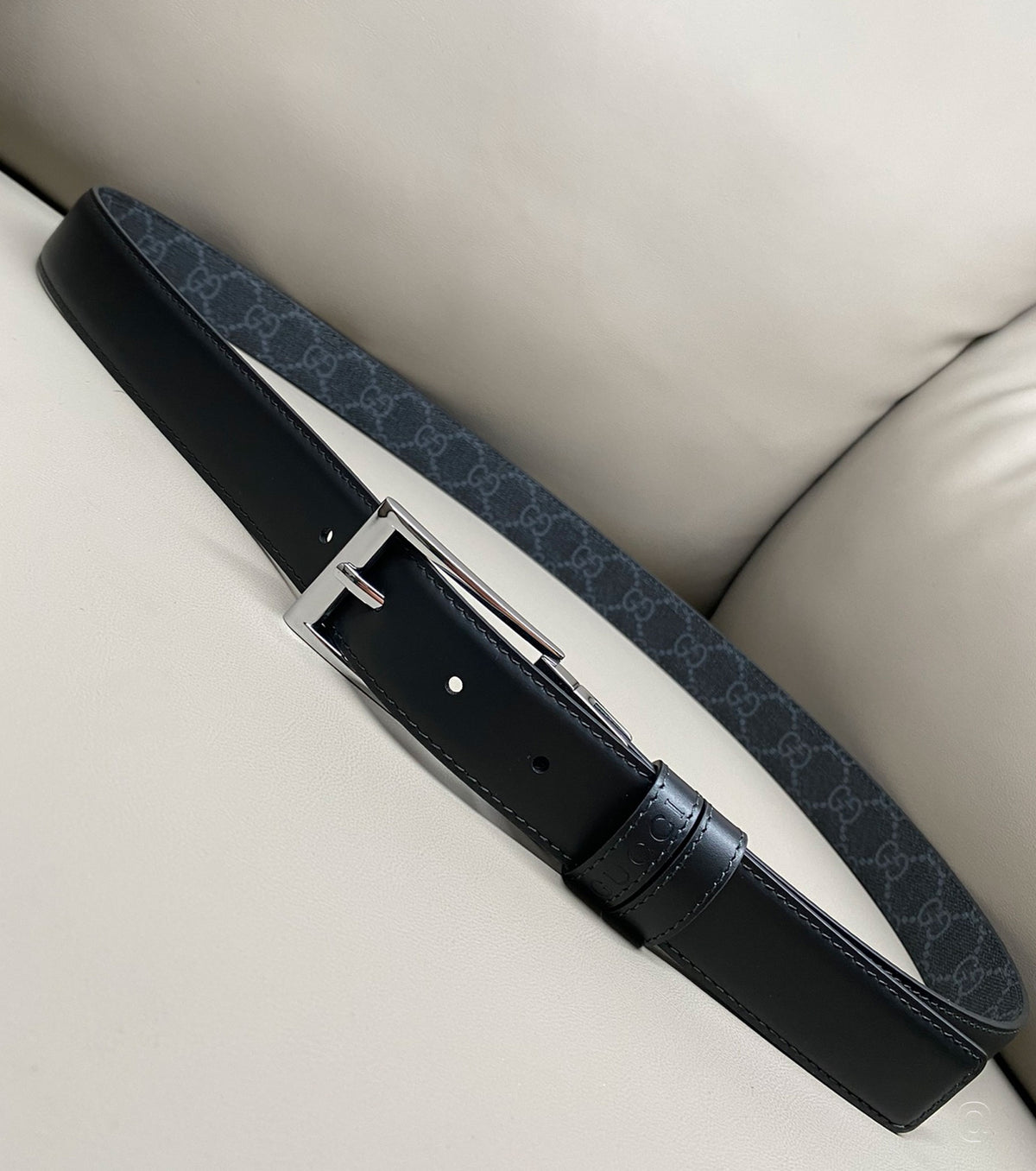 Reversible belt with rectangular buckle