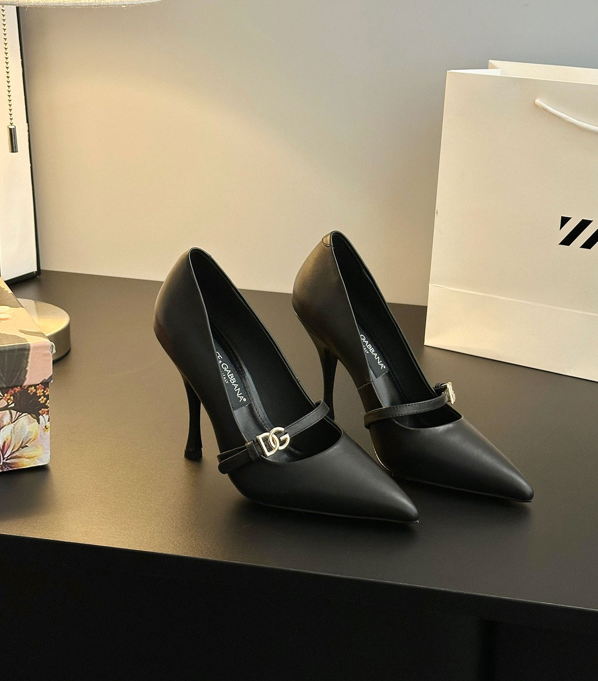 Leather pointed-toe pumps