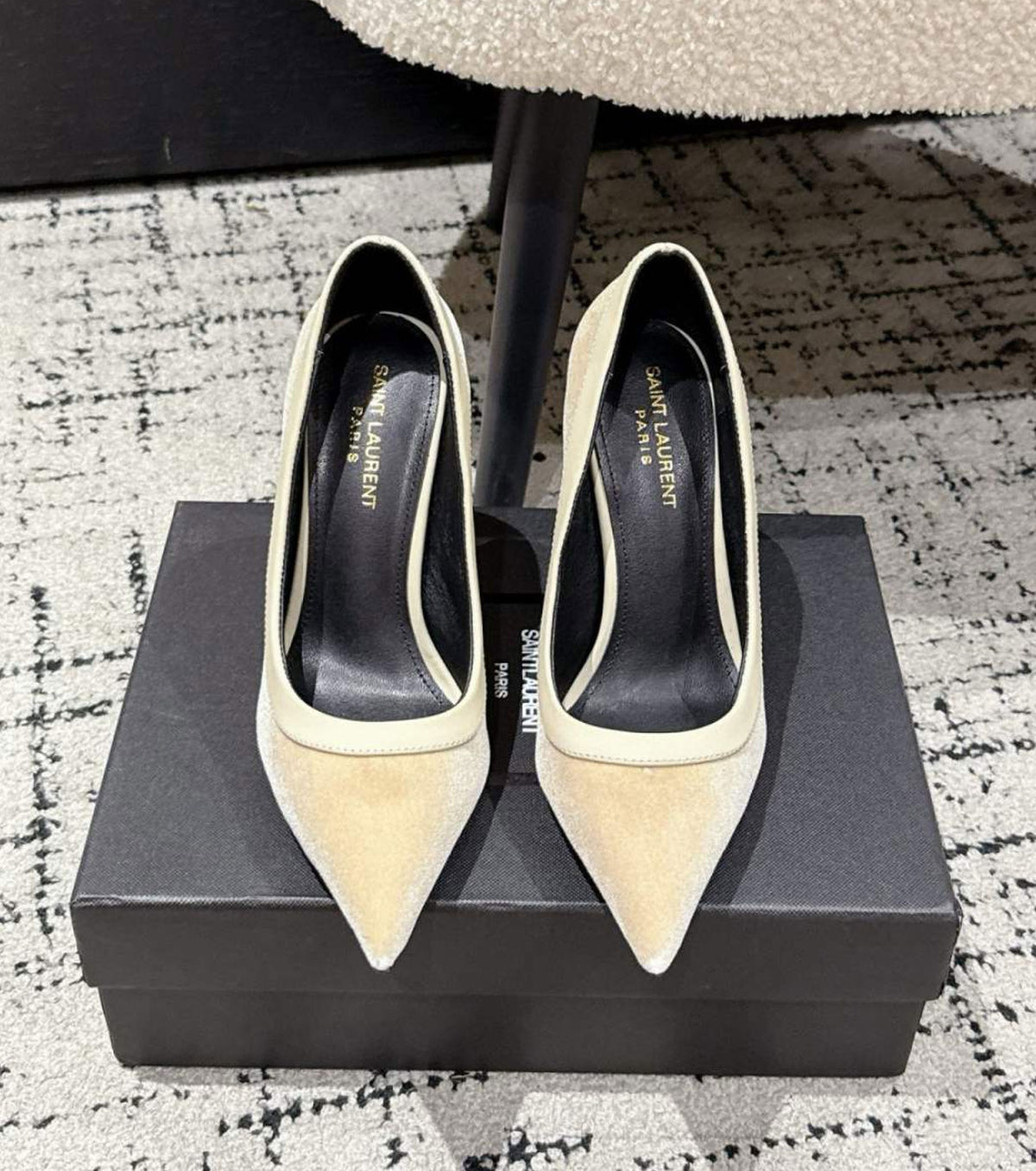 Велурени обувки на висок ток