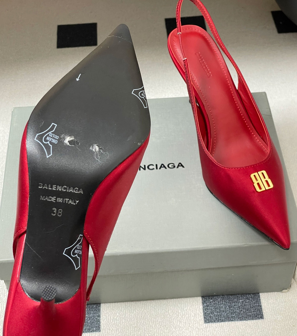 Полуотворени обувки на висок ток BB