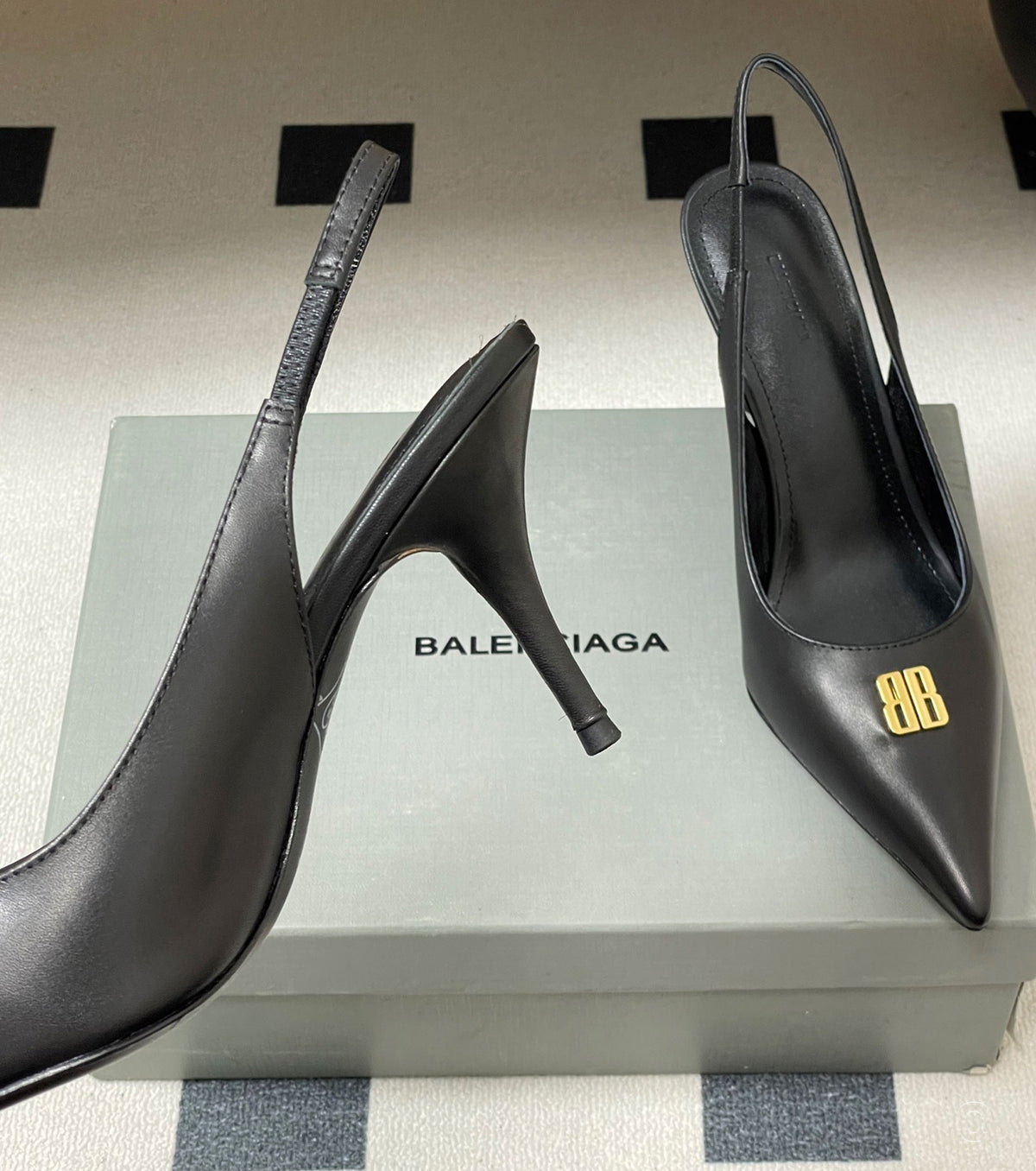 Полуотворени обувки на висок ток BB