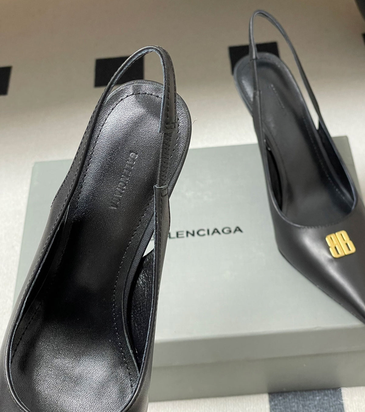 Полуотворени обувки на висок ток BB