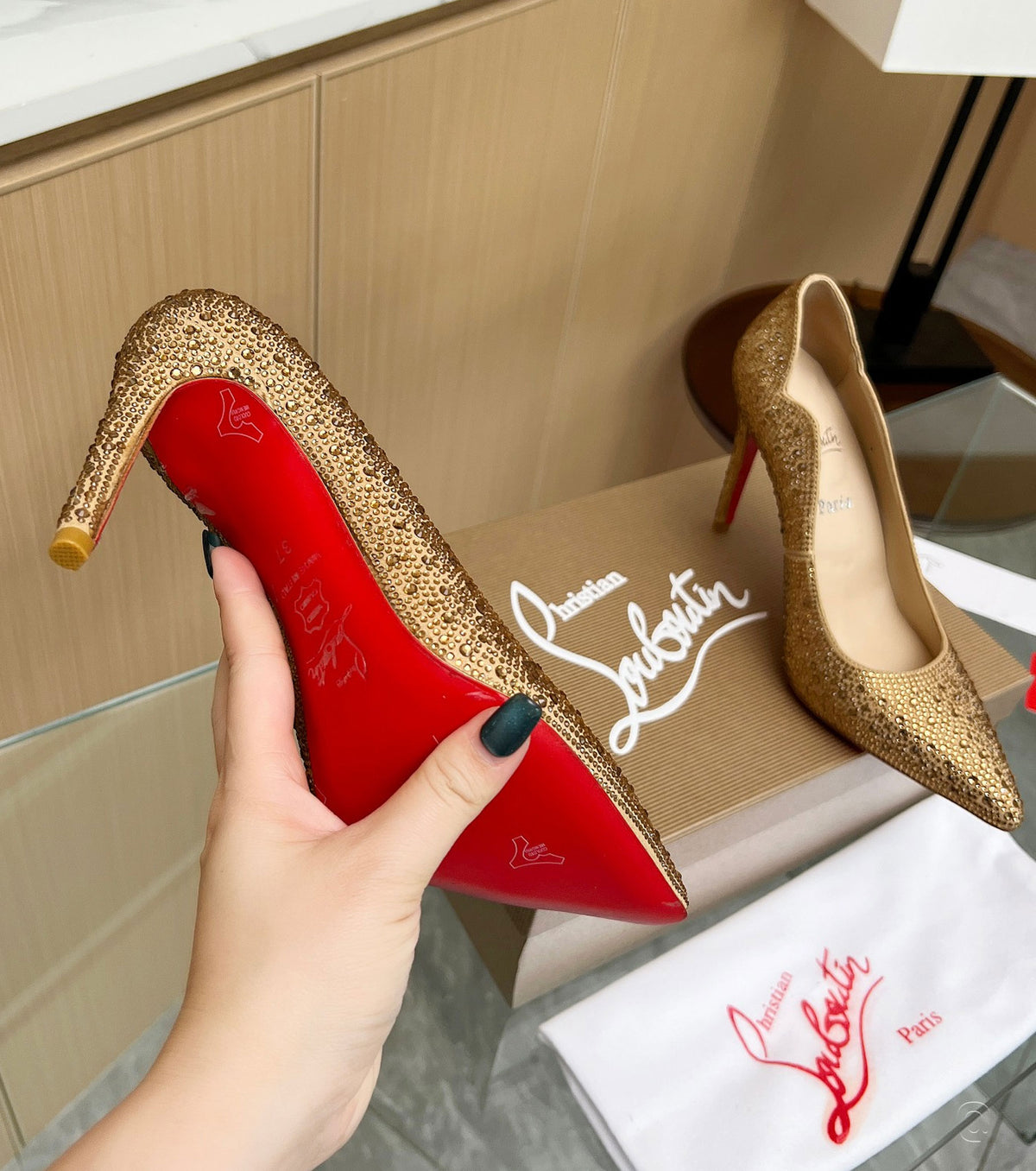 High-heeled shoes with crystals