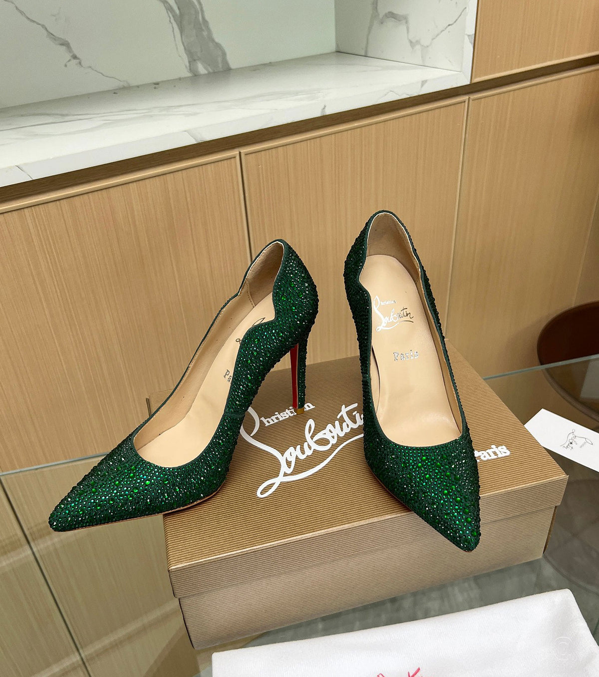 High-heeled shoes with crystals