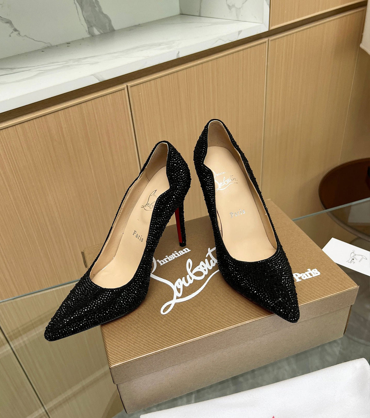 High-heeled shoes with crystals