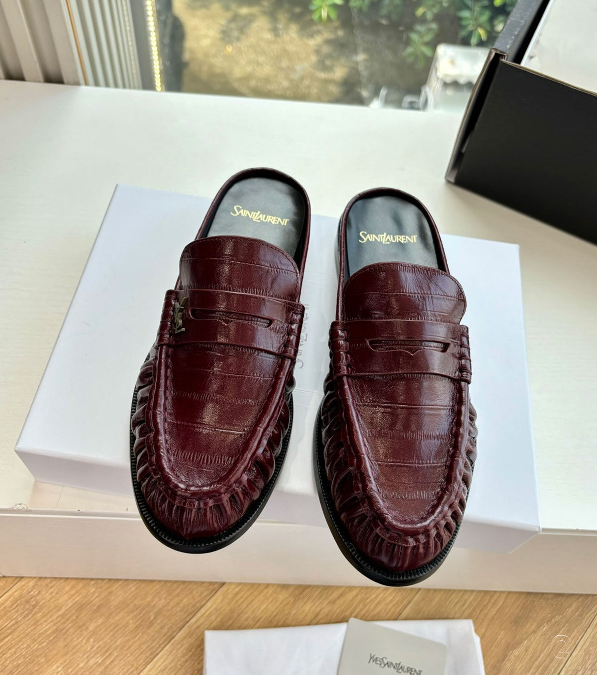 LE LOAFER mules