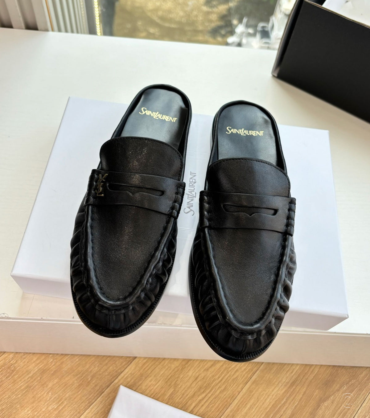LE LOAFER mules