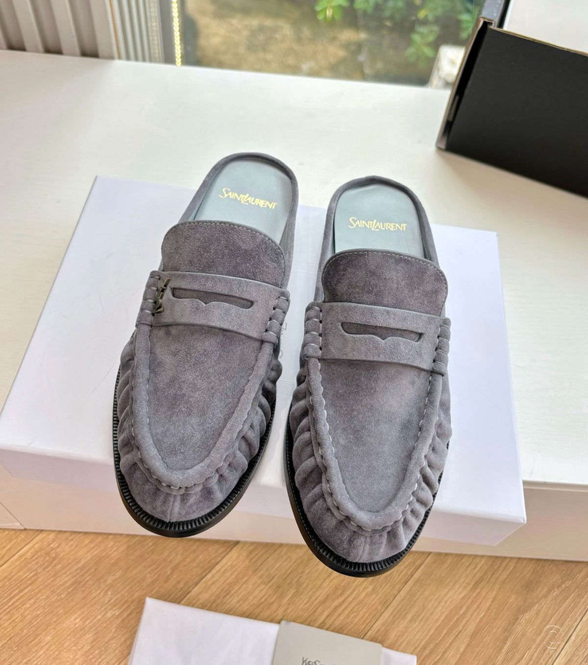 LE LOAFER mules