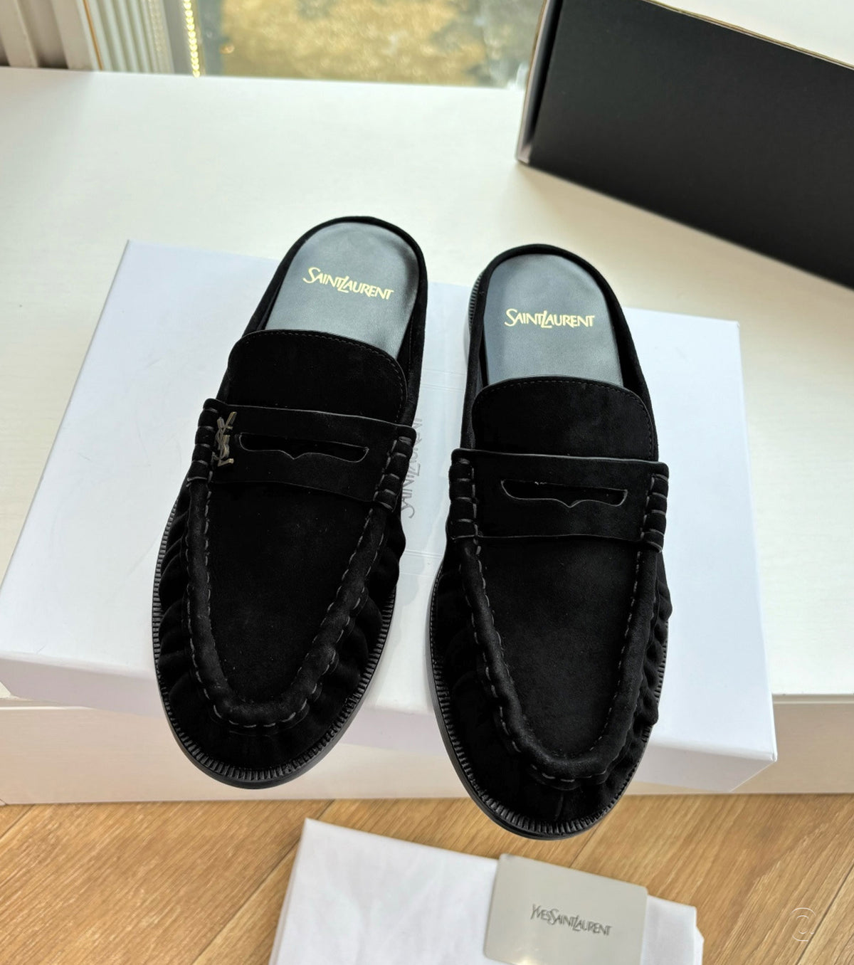 LE LOAFER mules