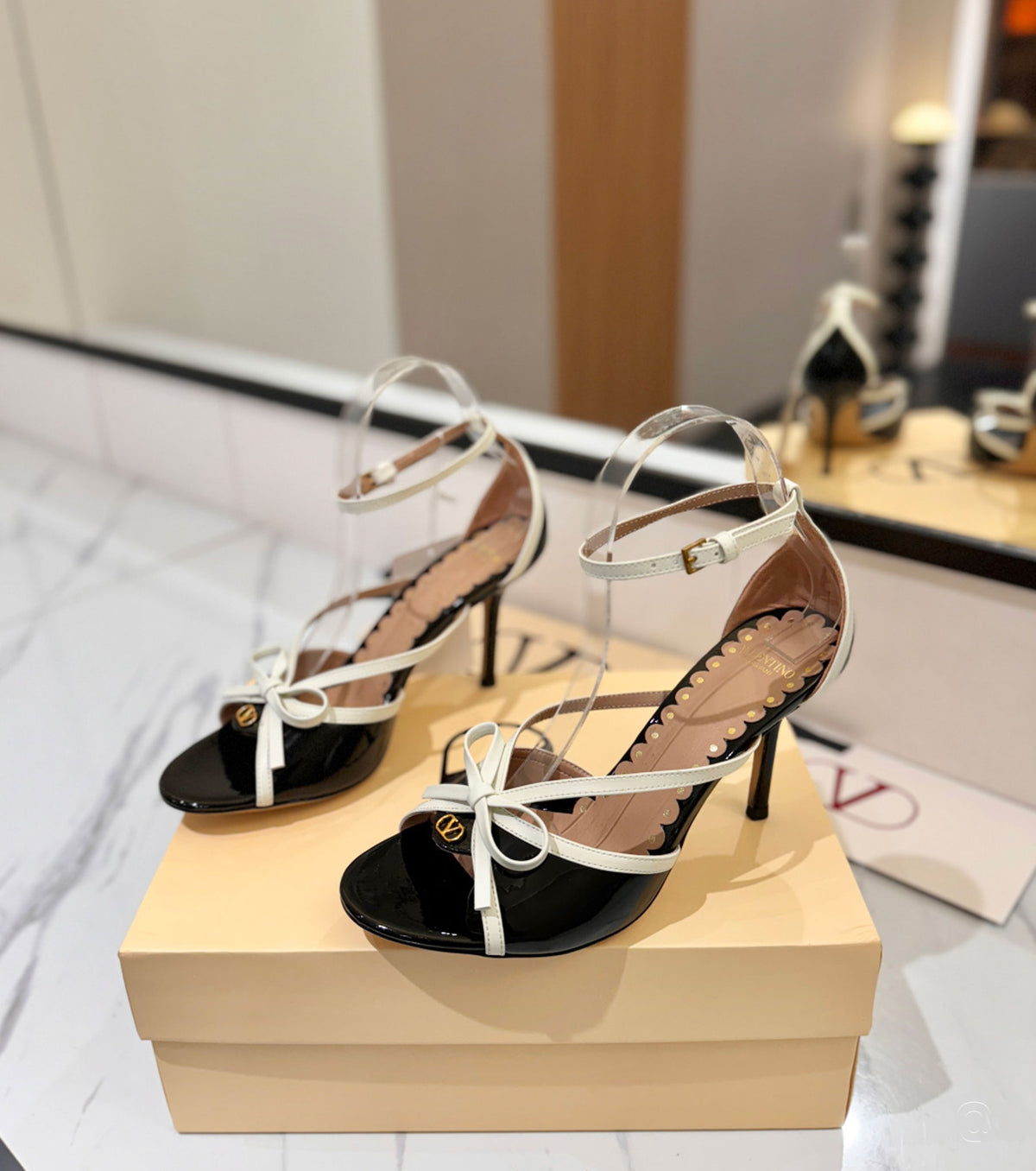 Bepointy Sandal in Patent Leather and Kidskin