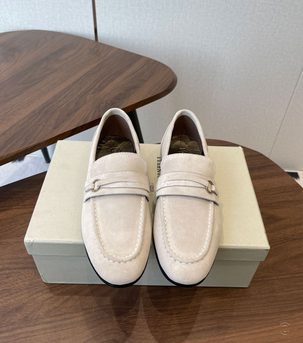 Велурени мокасини