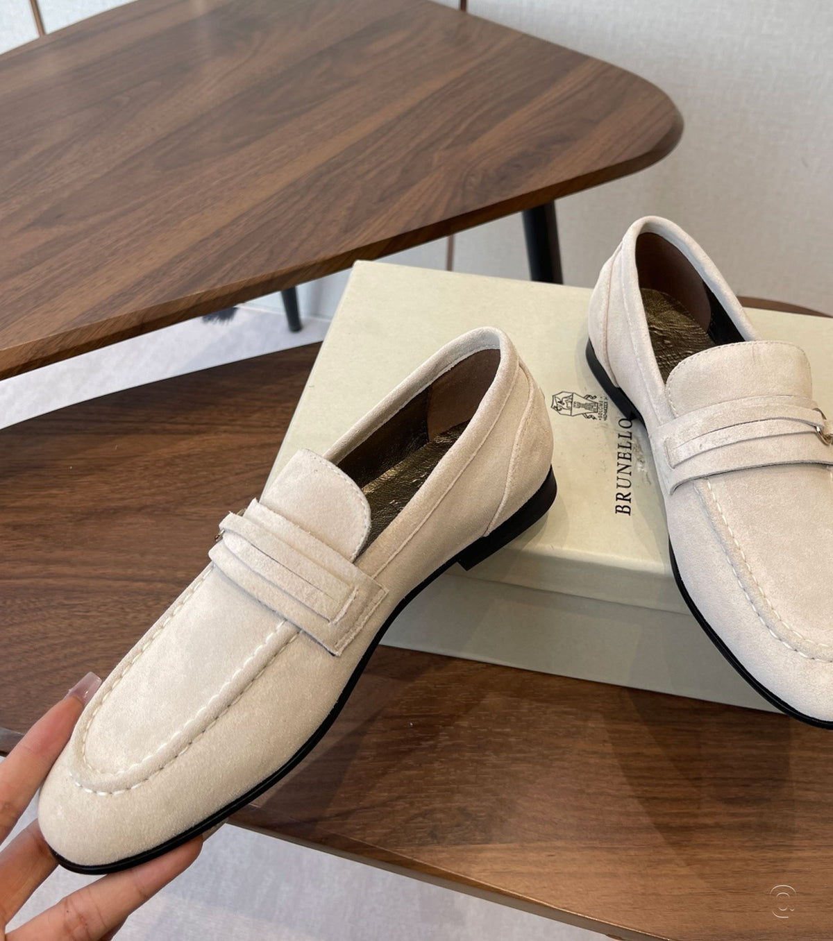 Велурени мокасини