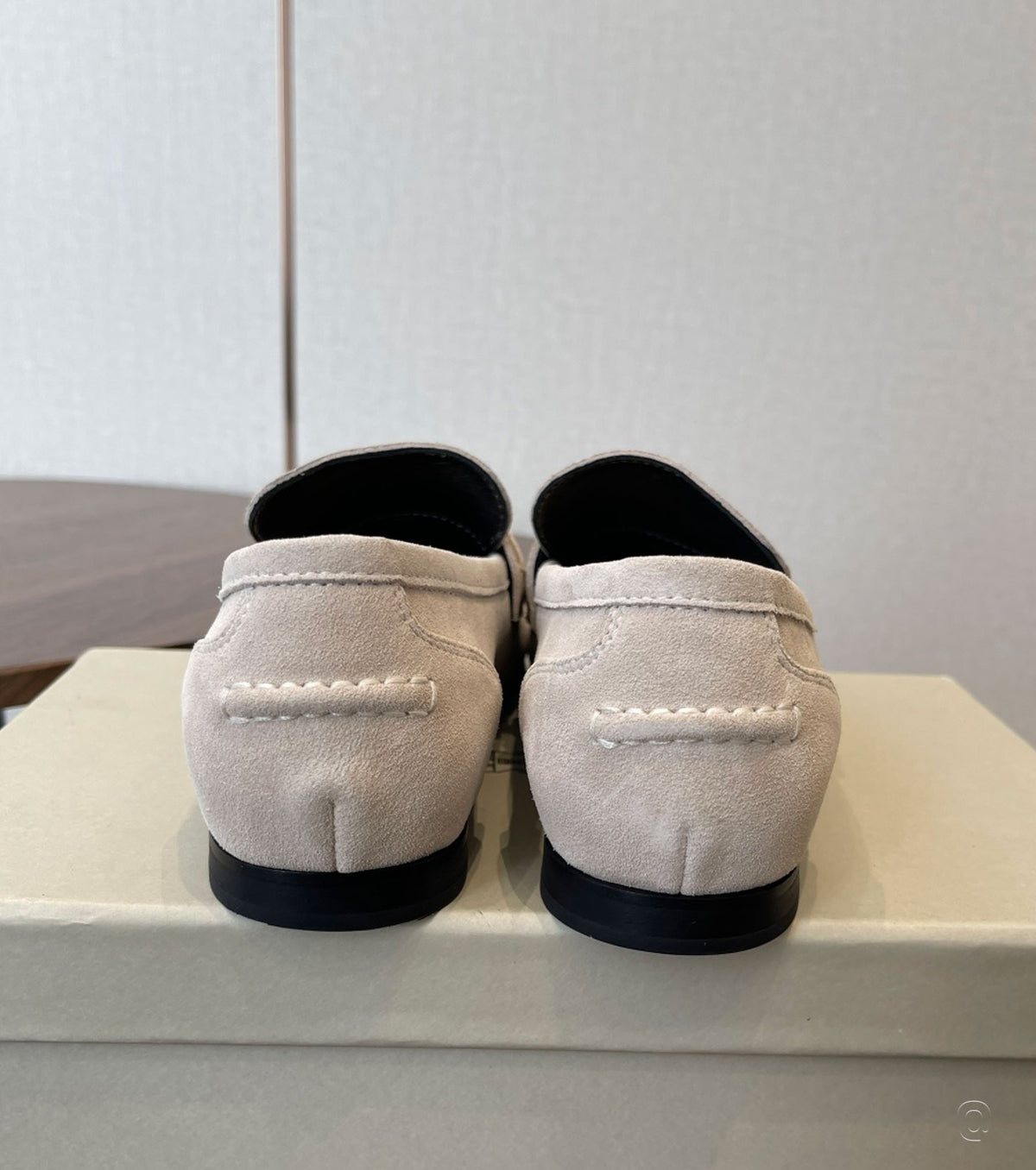 Велурени мокасини