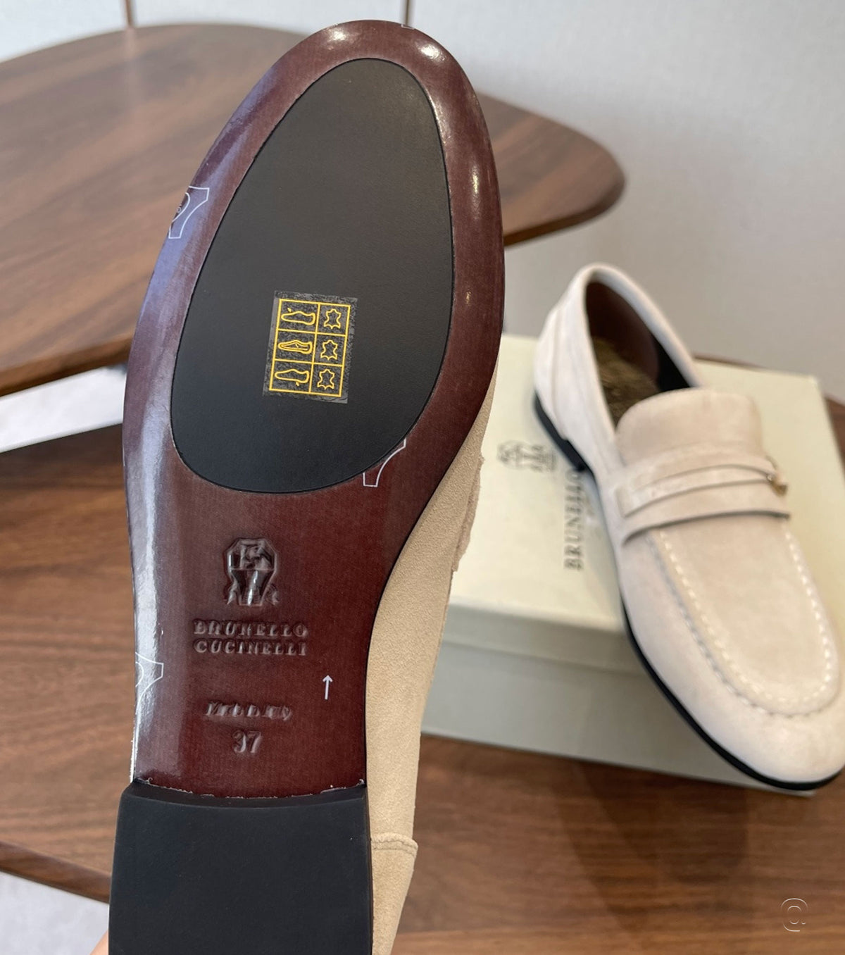 Велурени мокасини