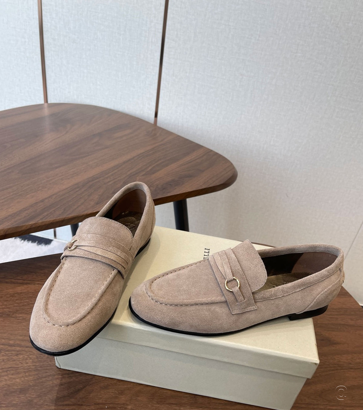 Велурени мокасини