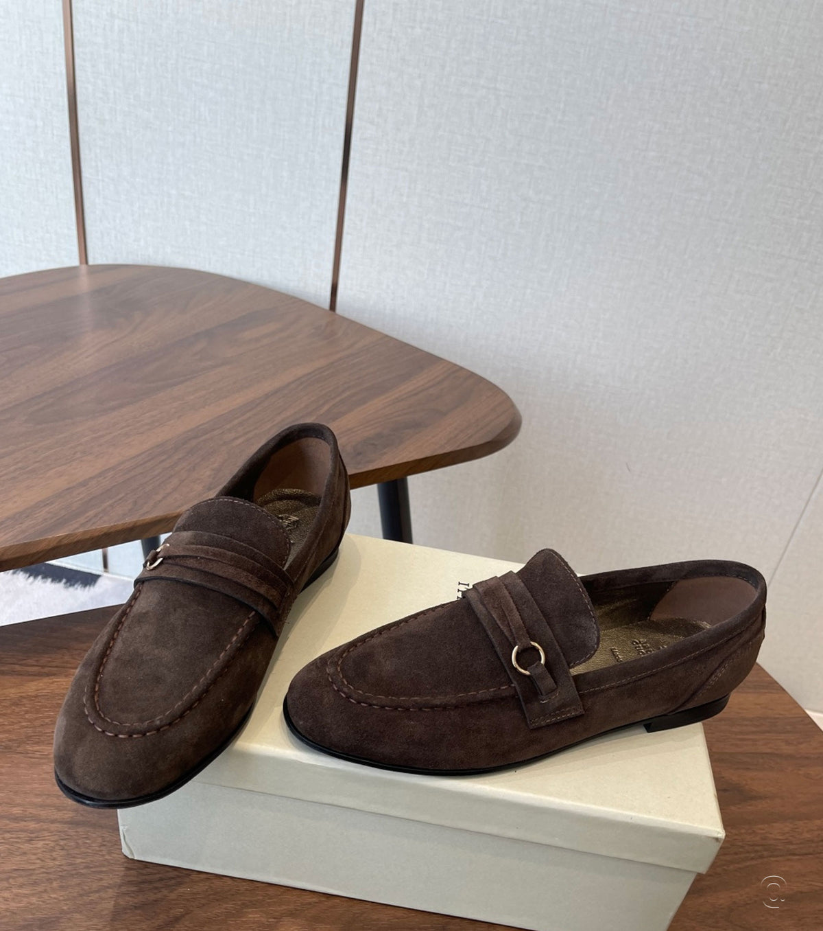 Велурени мокасини