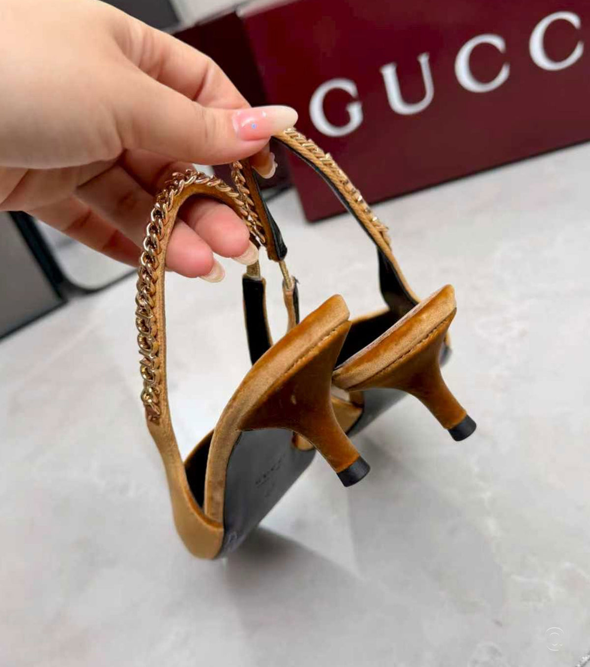 105mm Signoria chain strap pumps