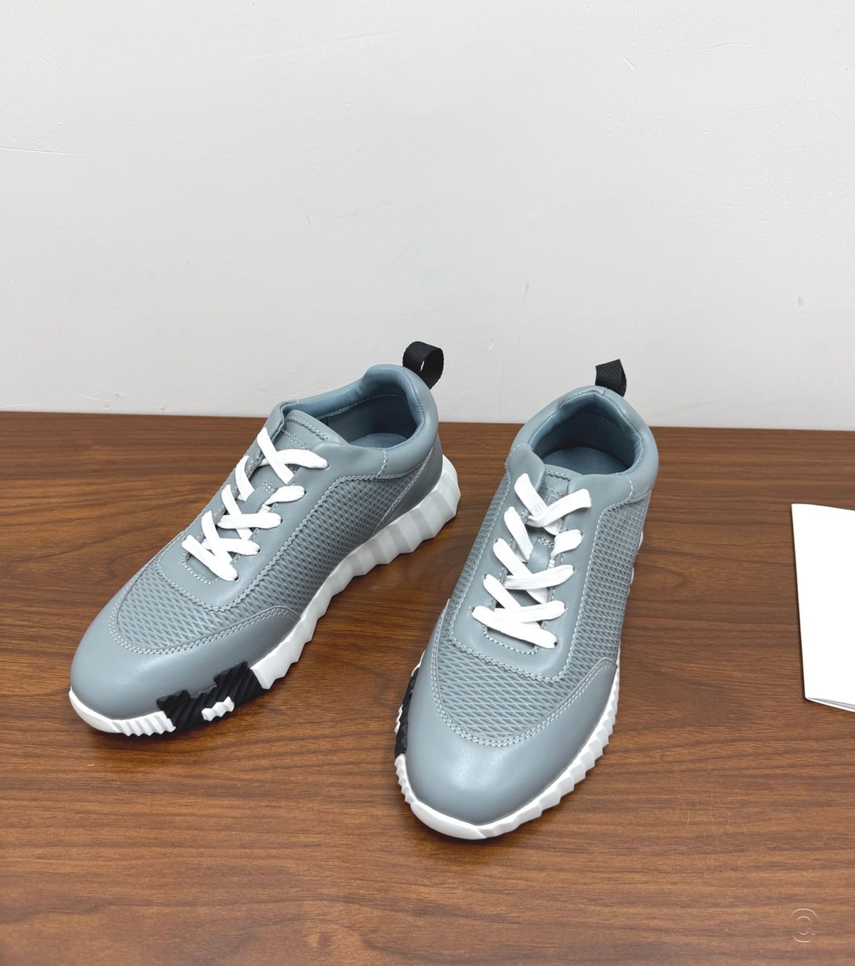 Bouncing sneaker