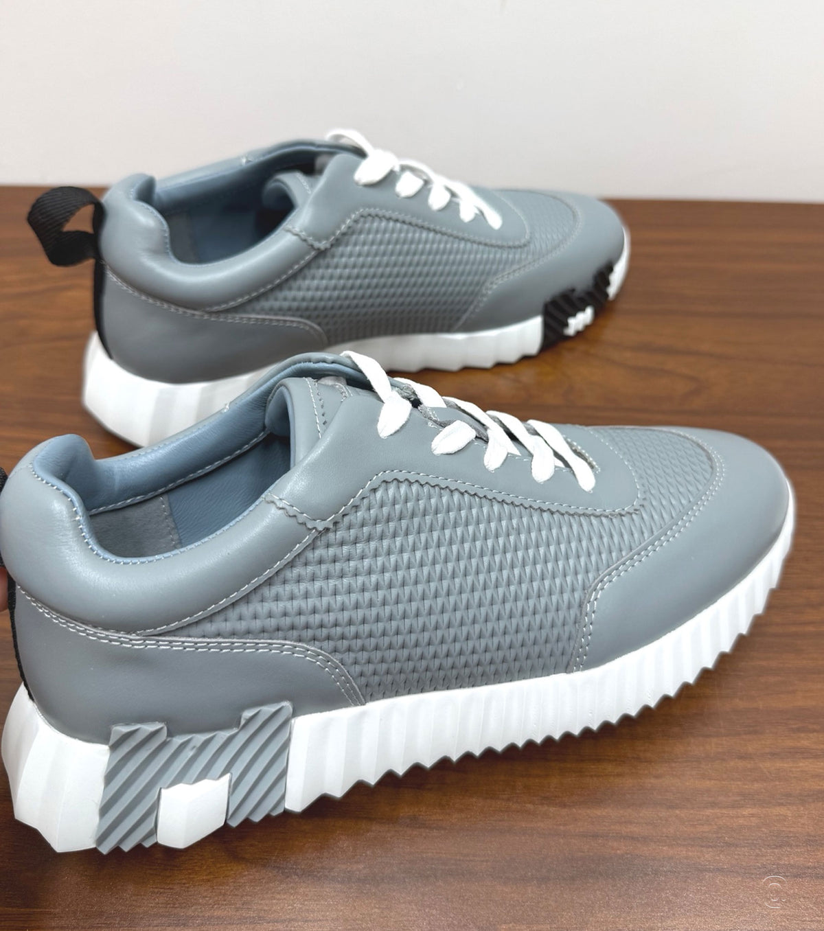 Bouncing sneaker