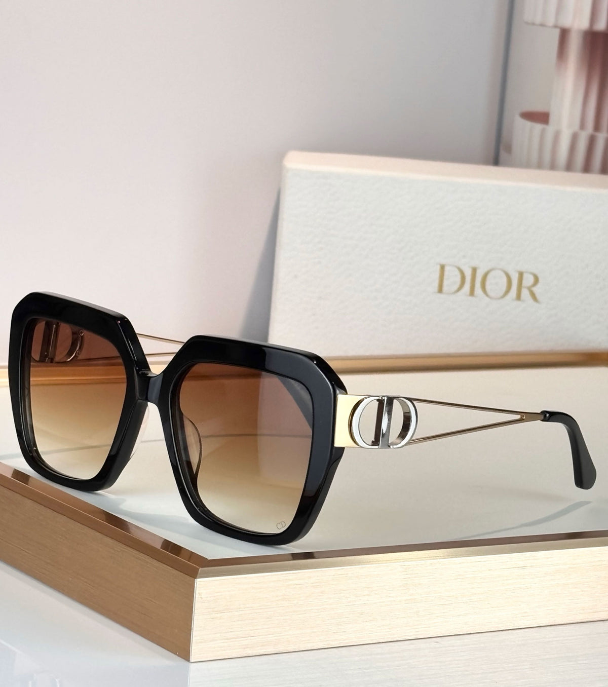 30 Montaigne sunglasses