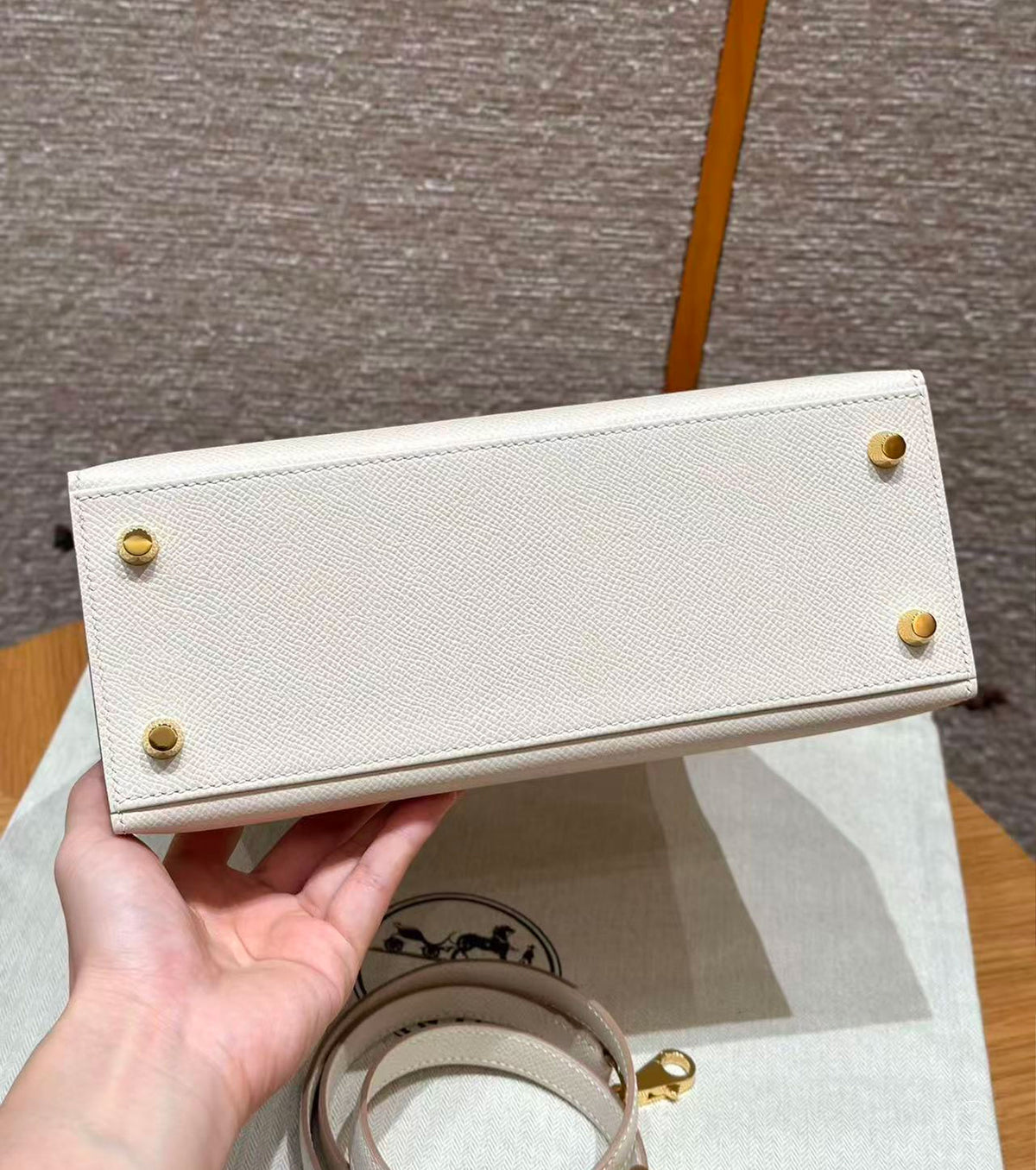 Kelly Sellier 25 Craie Epsom Gold Hardware