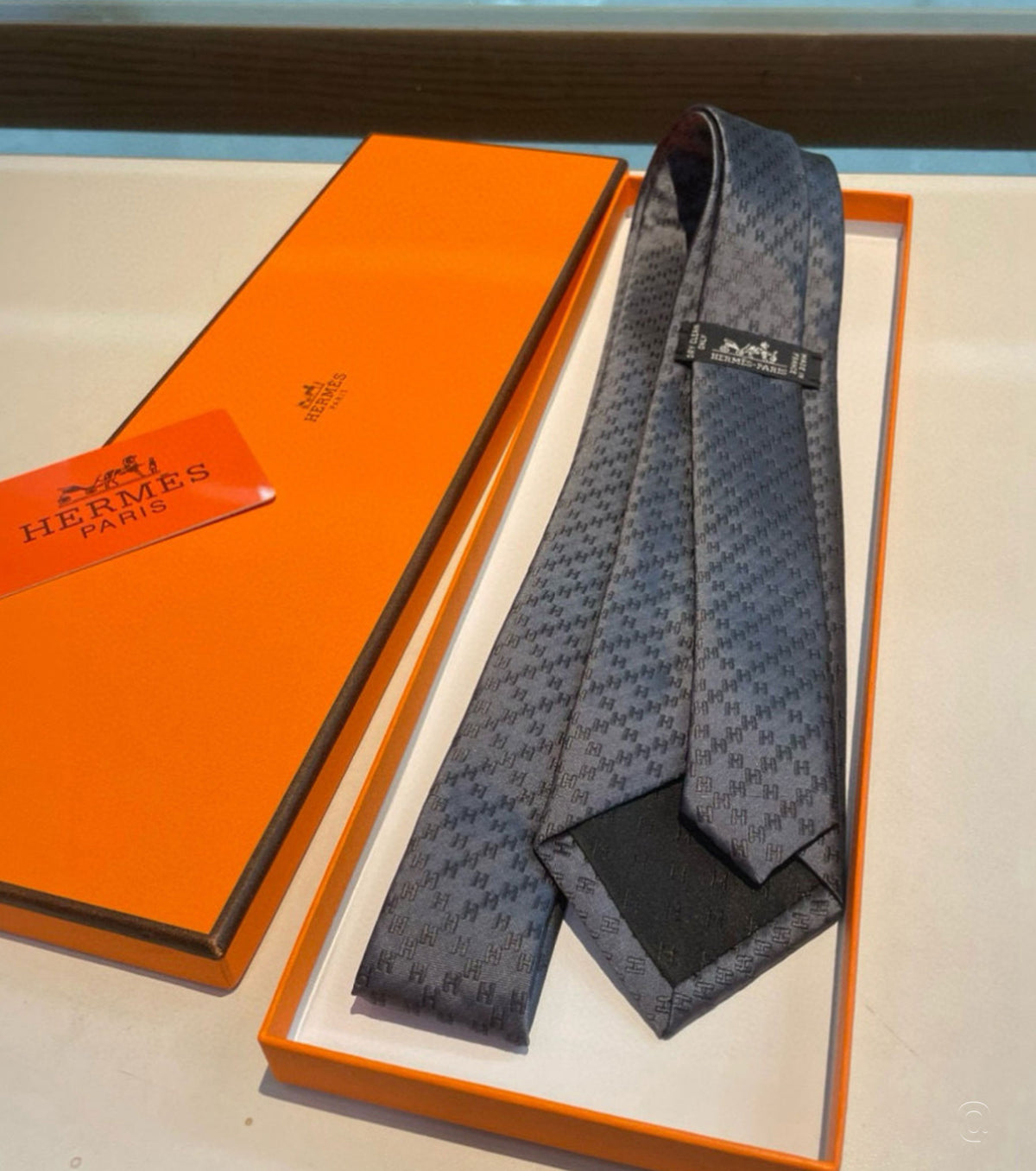 Копринена вратовръзка