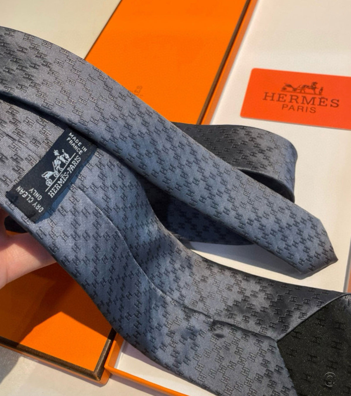 Копринена вратовръзка