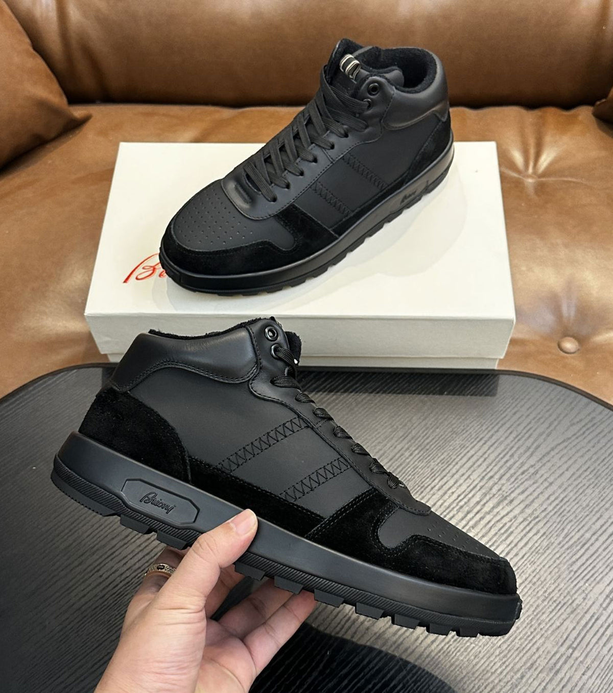 Leather sneaker