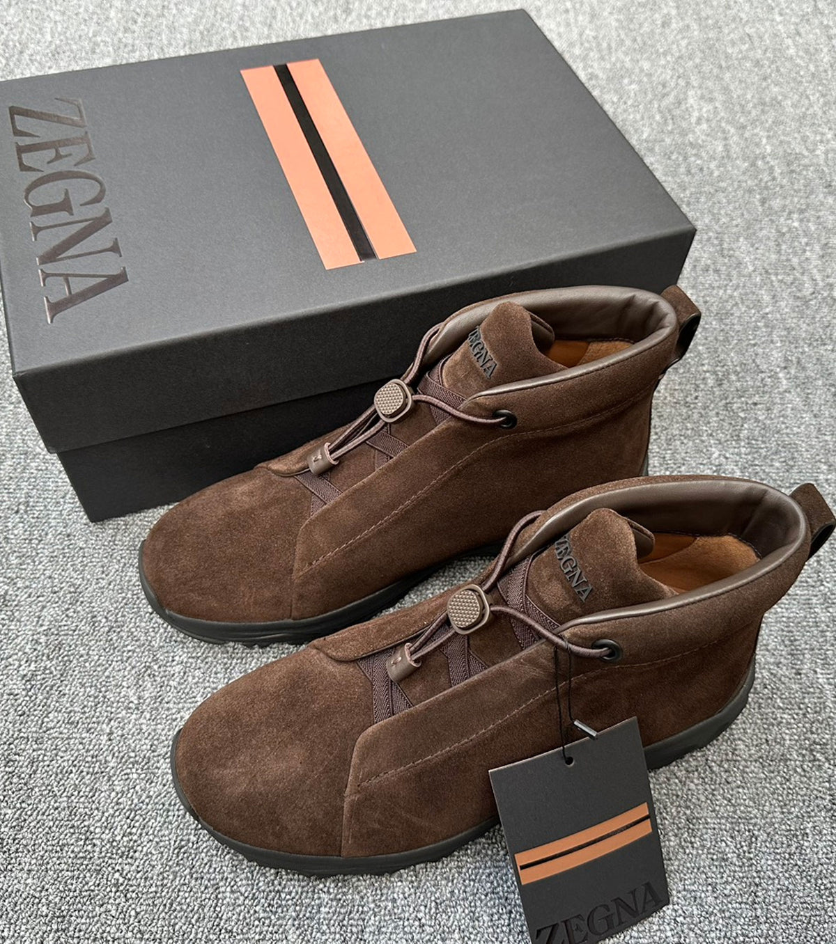 Suede Triple Stitch Vetta Sneakers