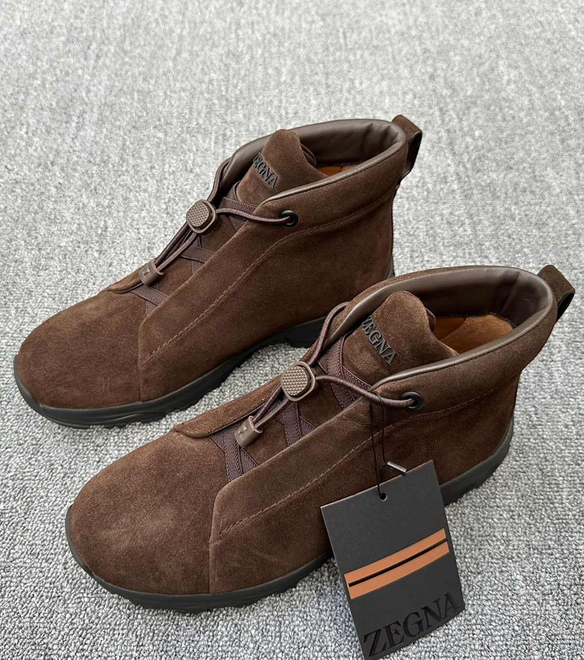 Suede Triple Stitch Vetta Sneakers