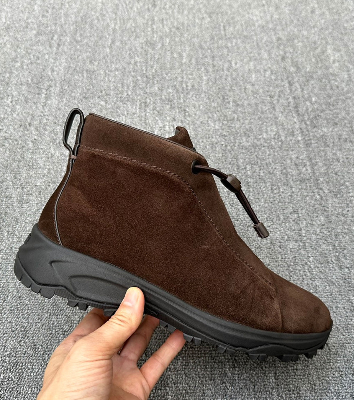 Suede Triple Stitch Vetta Sneakers