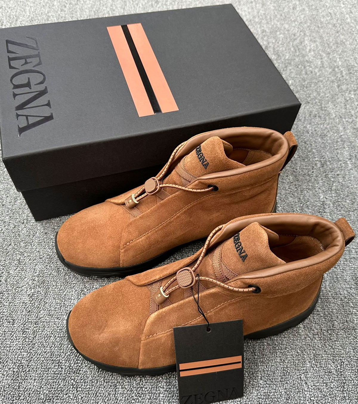 Suede Triple Stitch Vetta Sneakers