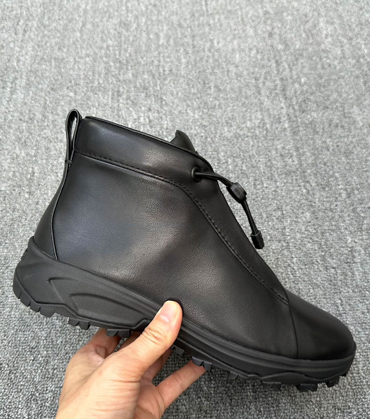 Black Leather Triple Stitch Vetta Sneakers