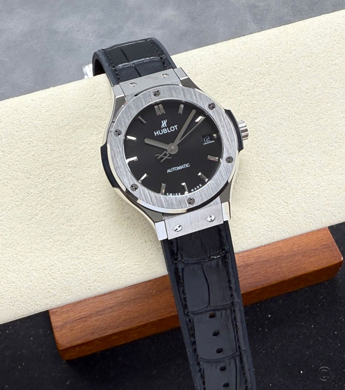 Classic Fusion Black Shiny