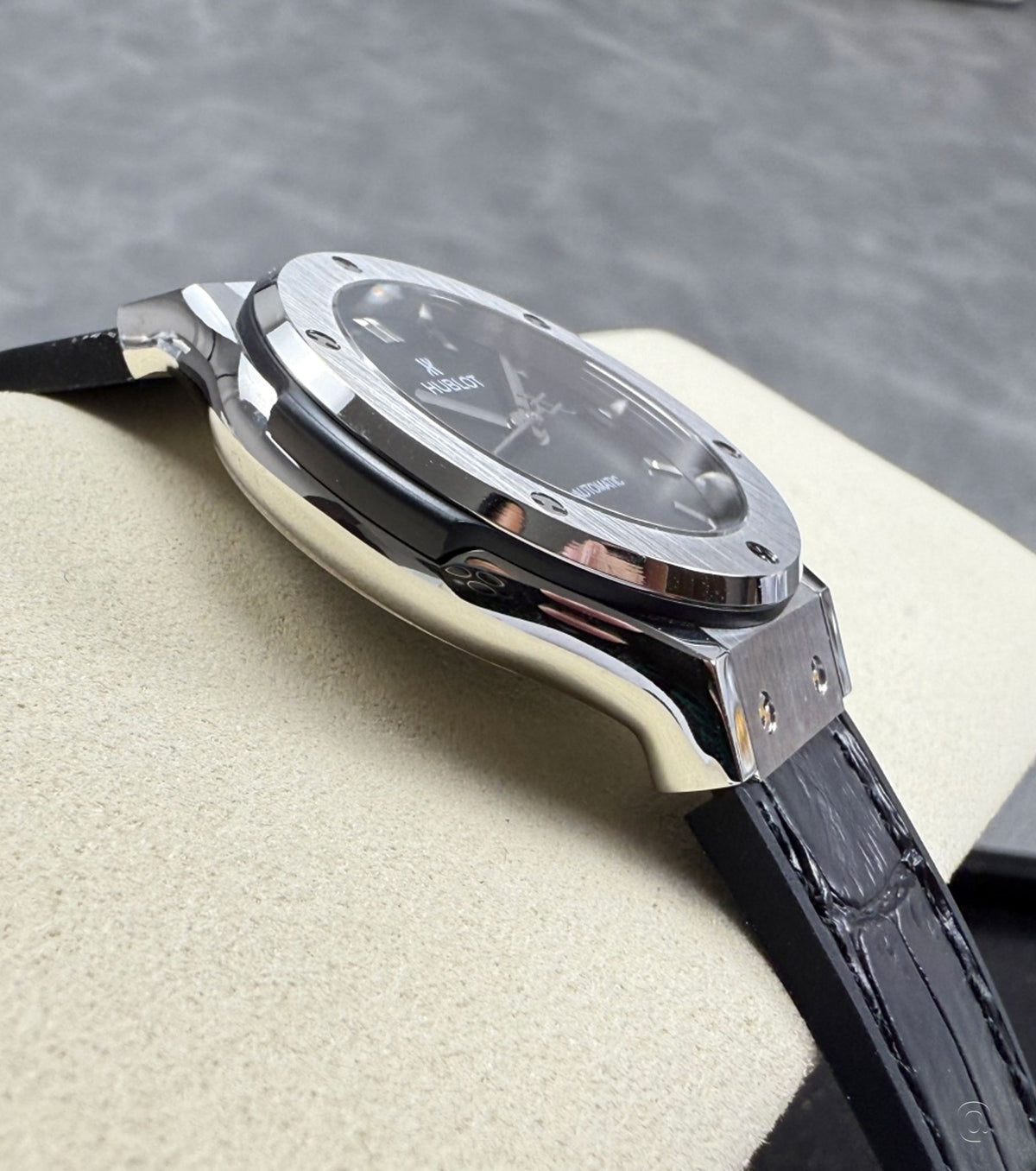 Classic Fusion Black Shiny