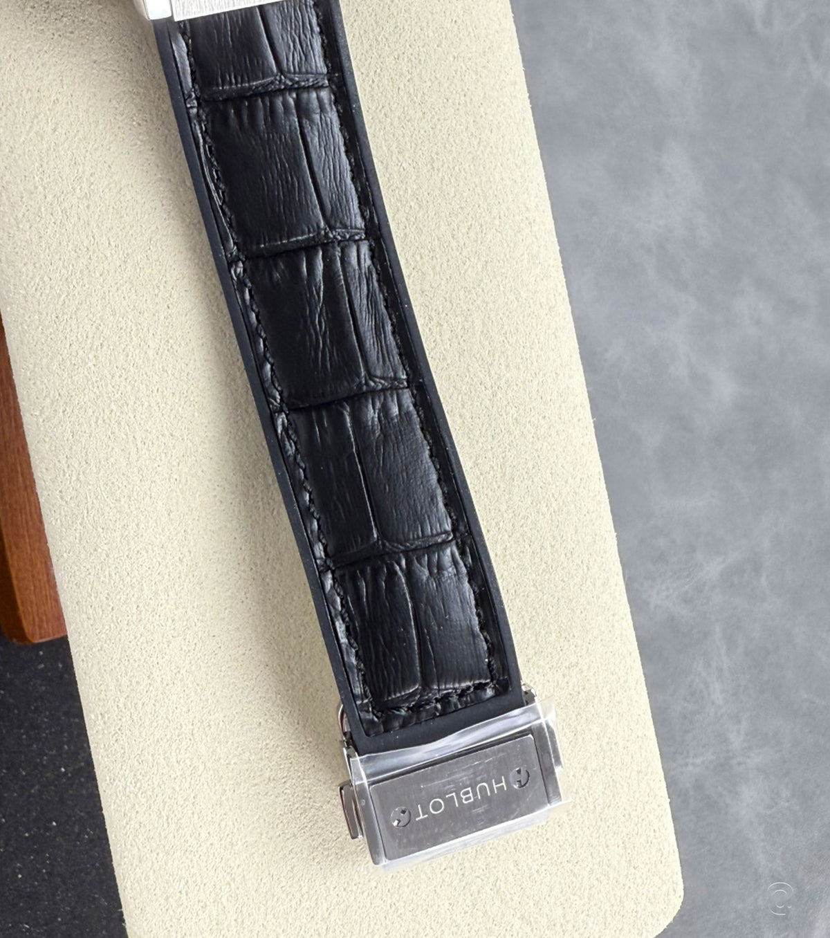 Classic Fusion Black Shiny