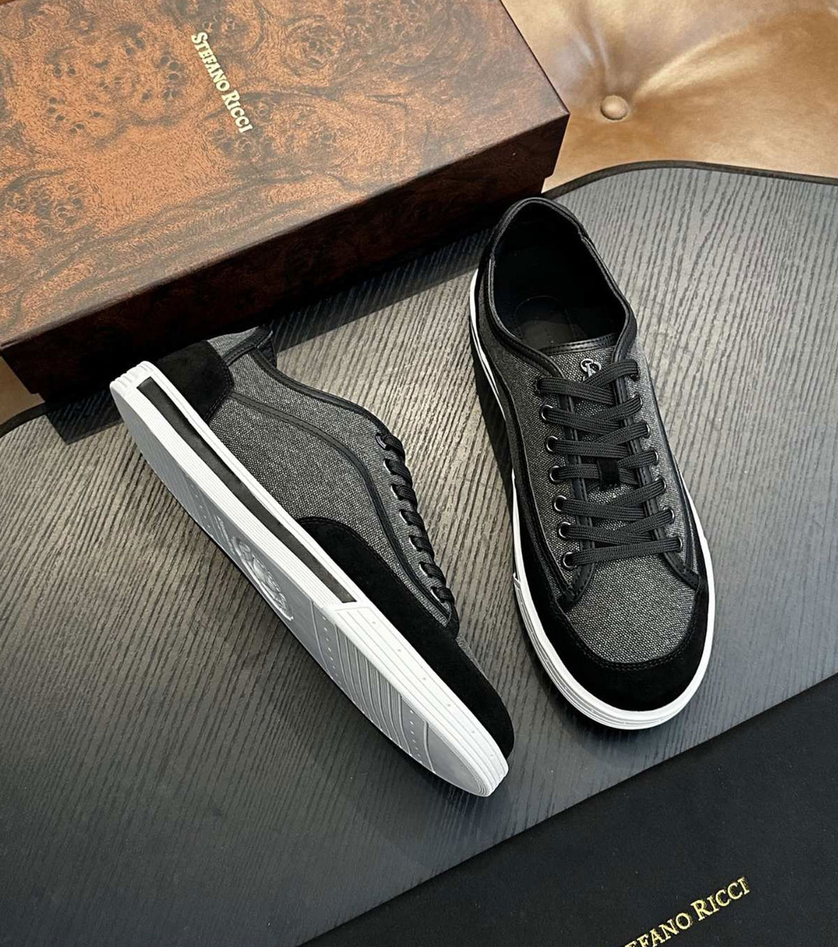 Leather and fabric Sneaker