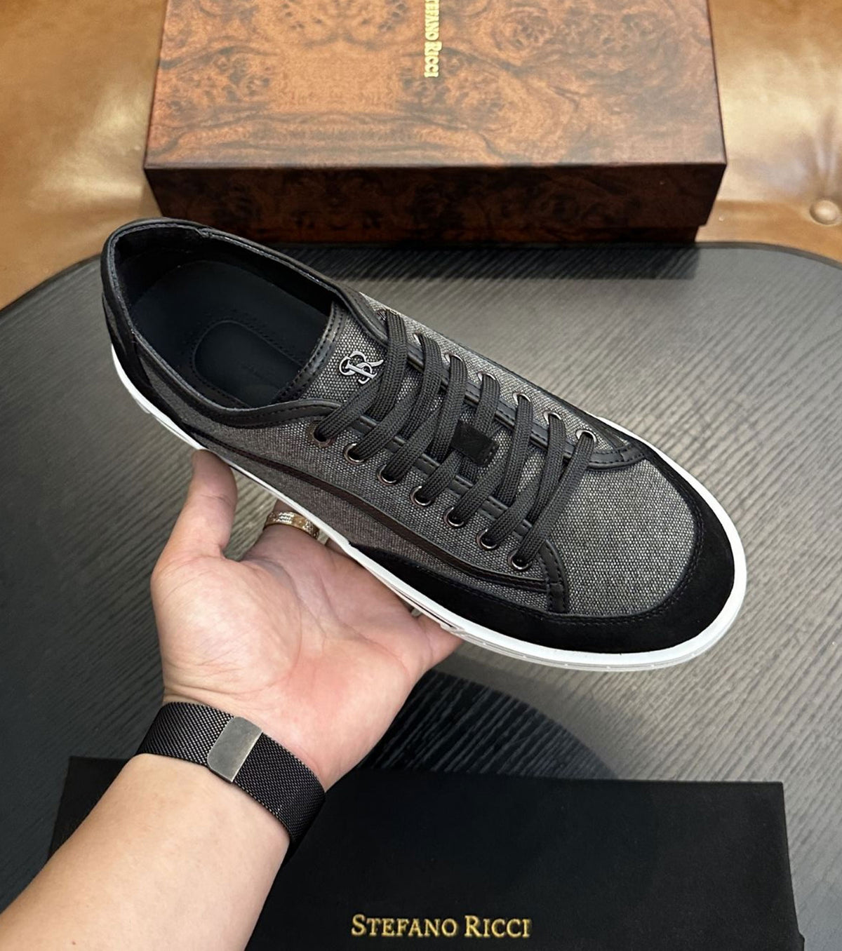 Leather and fabric Sneaker