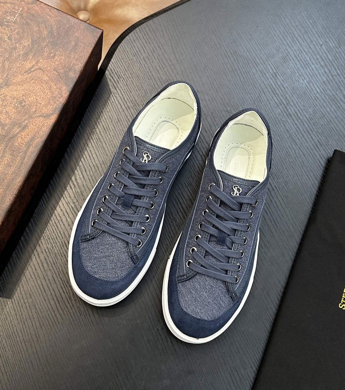 Leather and fabric Sneaker