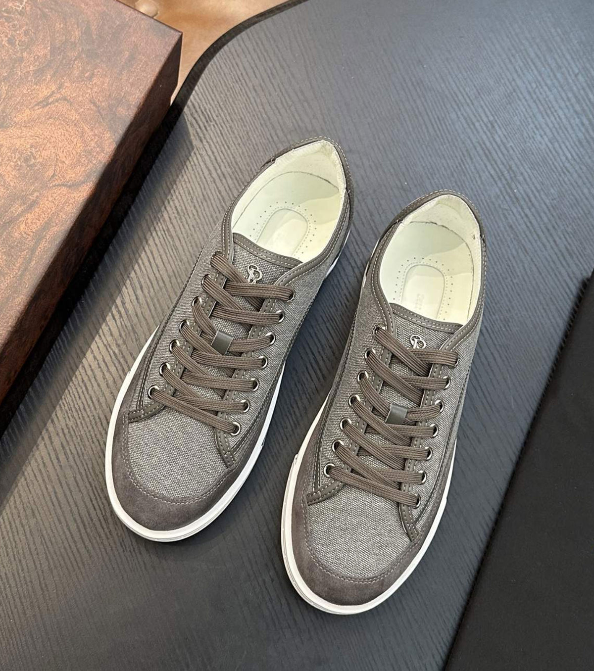 Leather and fabric Sneaker