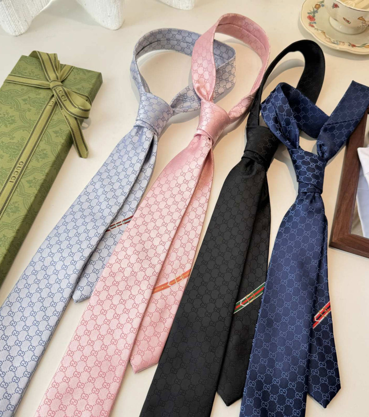 GG копринена жакардова вратовръзка GG